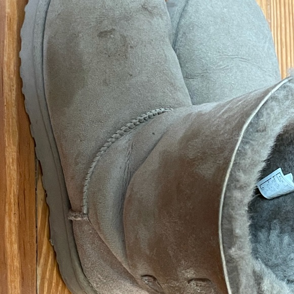 UGG 🥾 - Picture 3 of 4